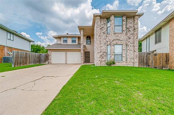 831 Foxridge Drive, Arlington, TX 76017