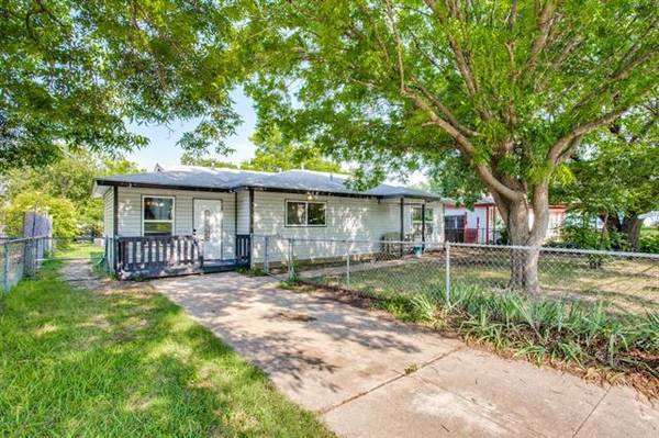 904 Vaquero Street, White Settlement, TX 76108