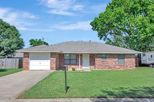 704 S Church Street, Pilot Point, TX 76258