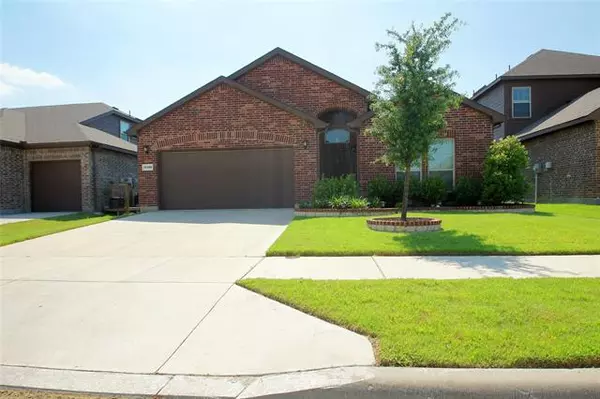 11305 Gold Canyon Drive, Fort Worth, TX 76052