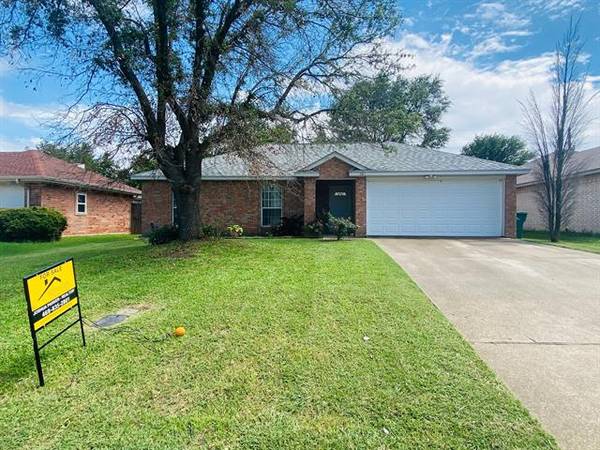 681 Honeysuckle Lane, Cedar Hill, TX 75104