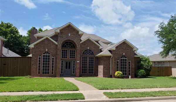 9022 Clearlake Drive, Rowlett, TX 75088