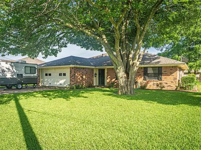 117 Country Drive, Waxahachie, TX 75165