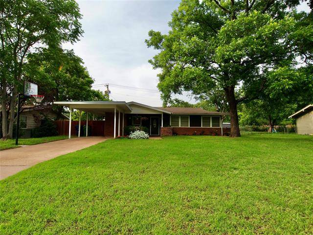 1423 N Rolling Hills Drive, Graham, TX 76450