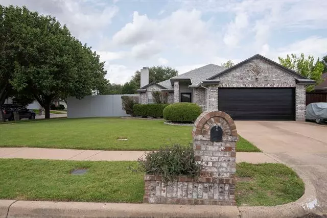 1201 Brookvalley Drive, Arlington, TX 76018