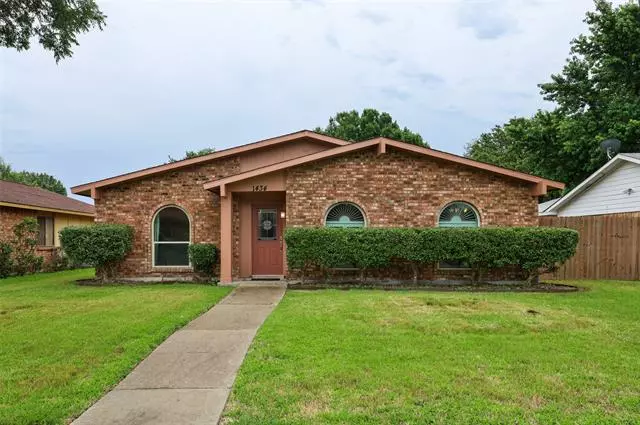 1434 Meandering Way, Garland, TX 75040