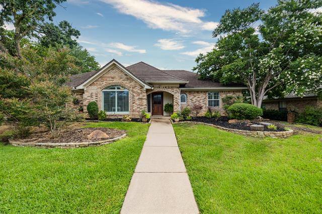 209 Norfolk Drive, Bedford, TX 76021