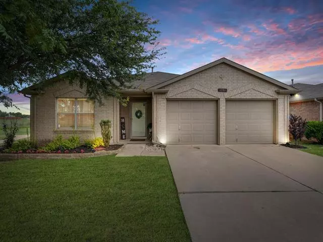 1701 Crested Butte Drive, Fort Worth, TX 76131