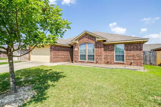 1031 Vinewood Avenue, Burleson, TX 76028