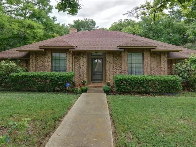 Arlington, TX 76011,415 Rolling Hills Trail