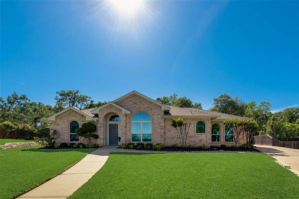 1251 Stonehill Court, Kennedale, TX 76060