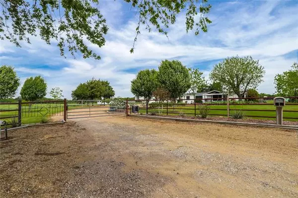 Kerens, TX 75144,1690 NE County Road 2220