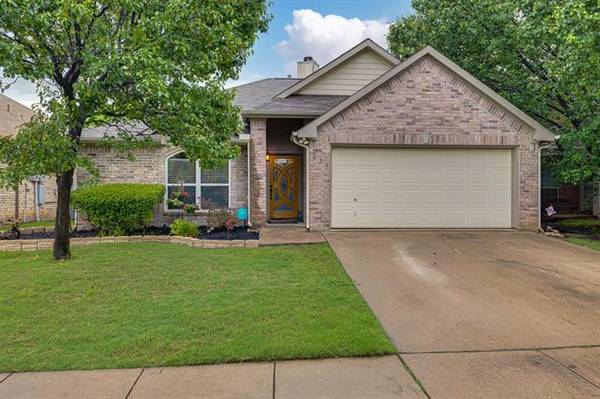 637 Babbling Brook Drive, Saginaw, TX 76179