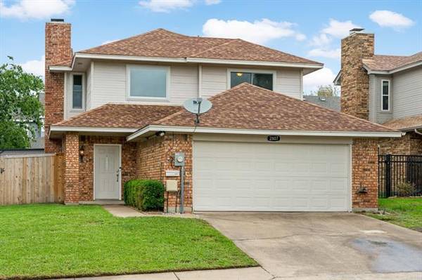 2807 Country Villa Circle,  Carrollton,  TX 75006