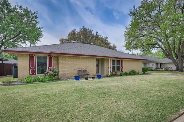 1102 Purdue Drive, Arlington, TX 76012