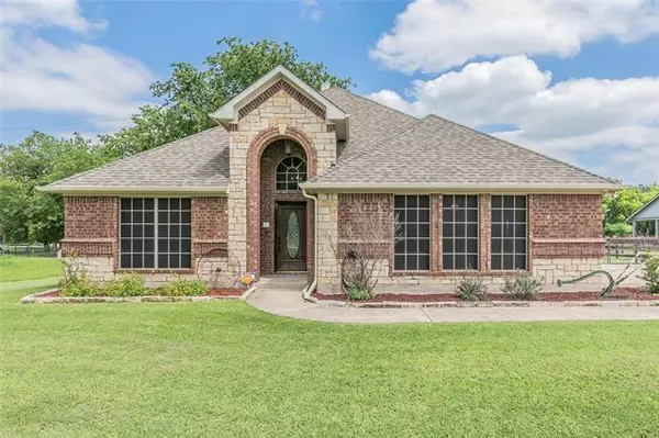 132 Fossil Rock Drive, Azle, TX 76020