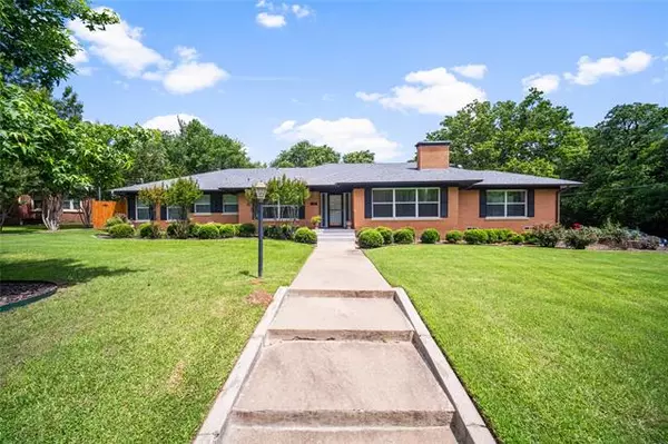 305 W Belden Street, Sherman, TX 75092