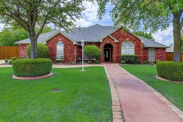 2 Savoy Court, Mansfield, TX 76063