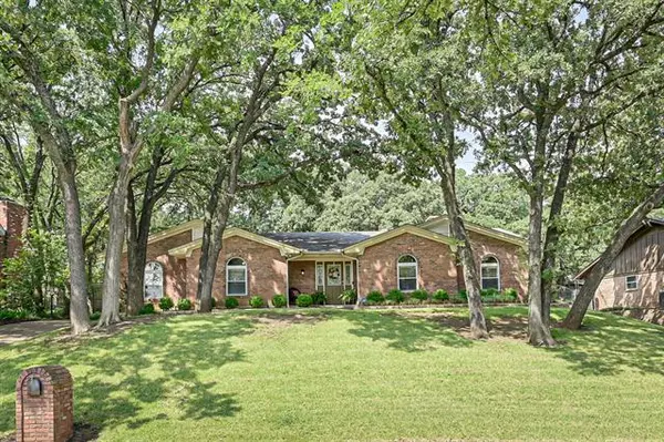 3111 Woodford Drive, Arlington, TX 76013