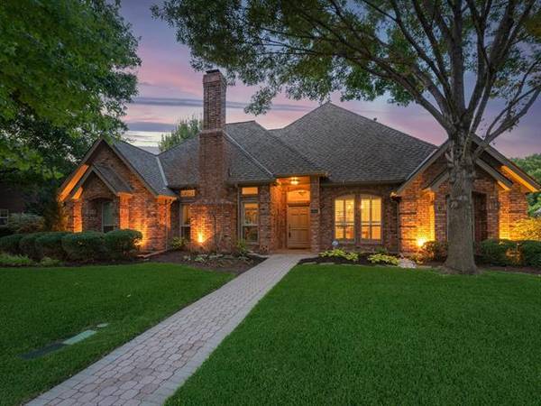 700 Green Meadow Street N, Colleyville, TX 76034