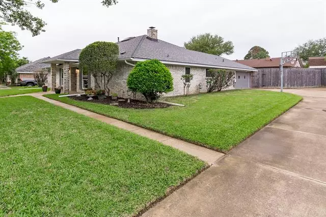 481 Mosswood Drive, Highland Village, TX 75077