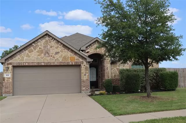 800 Silverthorne Drive, Burleson, TX 76028