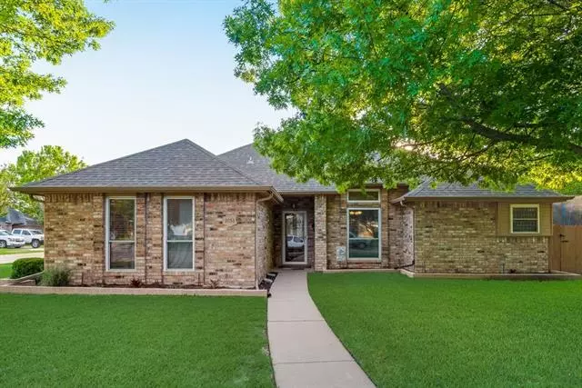 1651 E Pleasant Drive, Midlothian, TX 76065