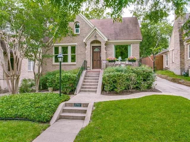 1138 N Edgefield Avenue, Dallas, TX 75208