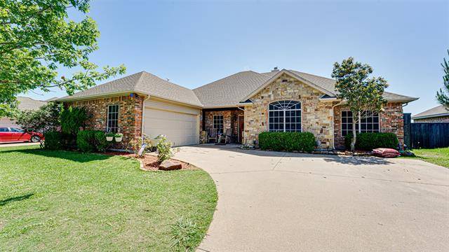 110 Winters Edge Drive, Red Oak, TX 75154