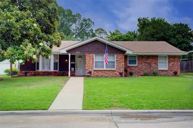 1201 Waggoner Drive, Arlington, TX 76013