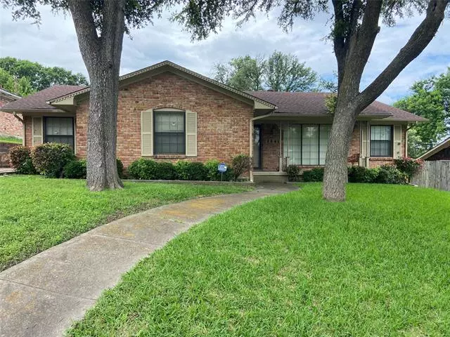 2341 Pinebluff Drive, Dallas, TX 75228