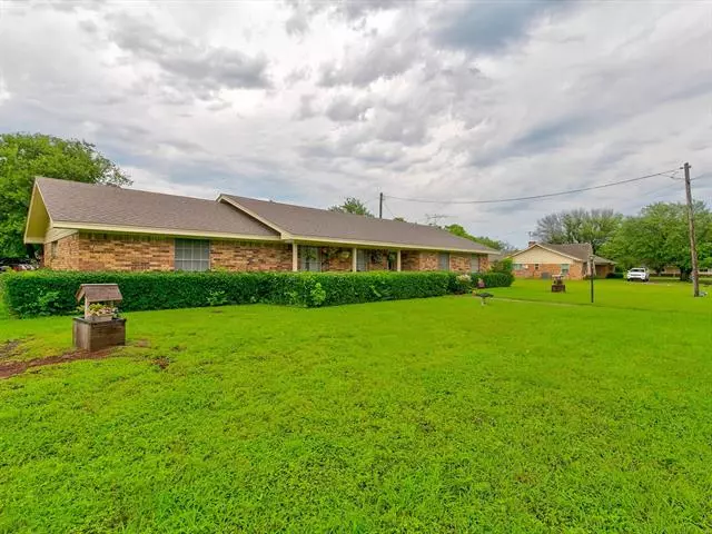 401 E Wilson Avenue, Whitney, TX 76692