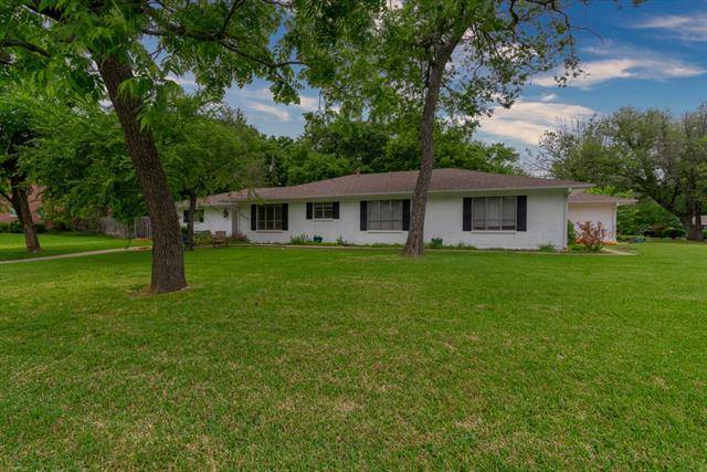 2906 Tanglewood Drive, Commerce, TX 75428