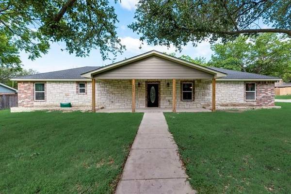 3900 Sundown Drive, Benbrook, TX 76116