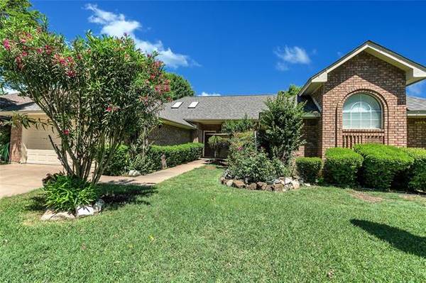 3318 Summerfield Drive, Grapevine, TX 76051