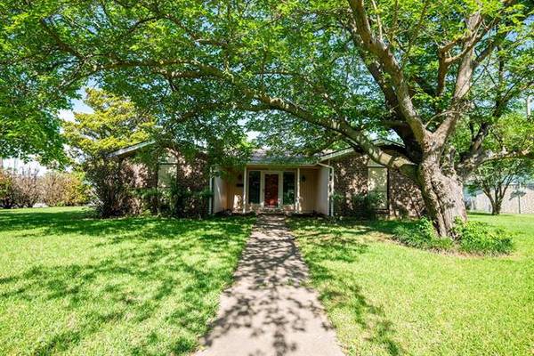 201 Lester Street, Burleson, TX 76028