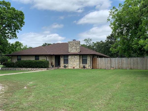 221 Eastpark Drive, Graham, TX 76450