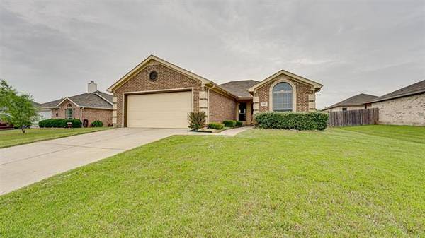 1414 Beacon Hill Drive, Midlothian, TX 76065