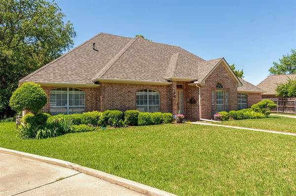 6404 Royal Court, North Richland Hills, TX 76180