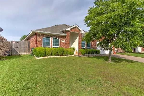 939 Morgan Drive, Burleson, TX 76028