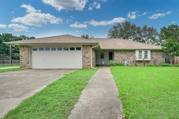 1001 Hazelwood Drive, Mansfield, TX 76063