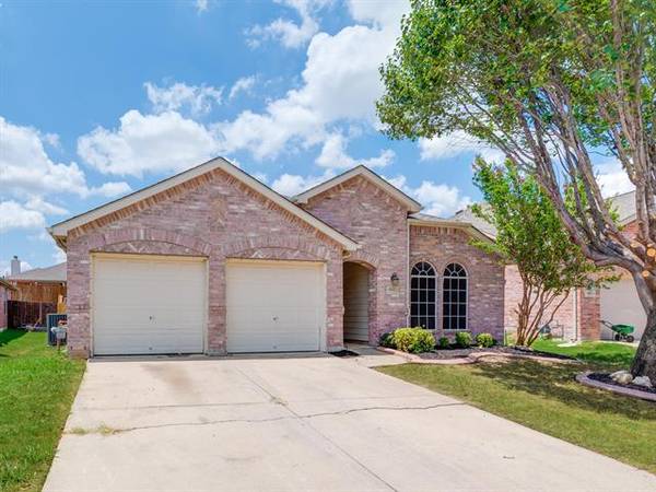 9253 Conestoga Drive, Fort Worth, TX 76131