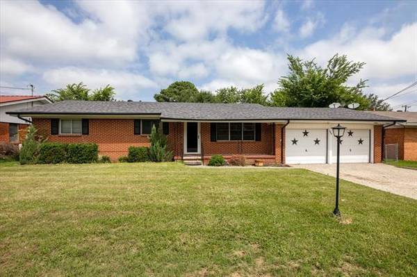 1410 Nugent Street, Bowie, TX 76230