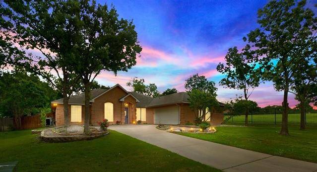 404 Glenbrook Drive, Kennedale, TX 76060