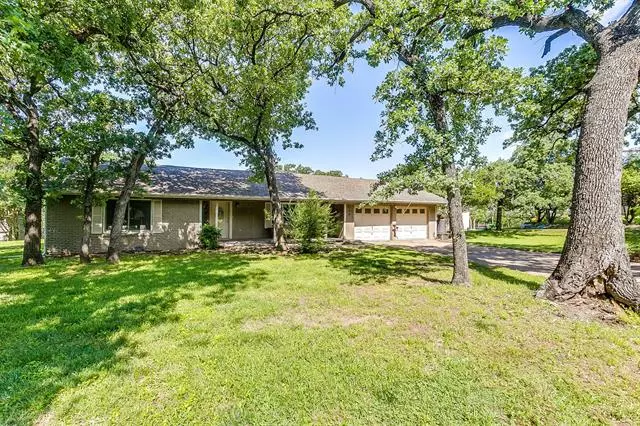 708 Wyche Court, Burleson, TX 76028