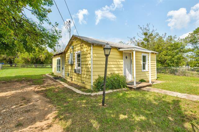 207 Stone Street, Granbury, TX 76048