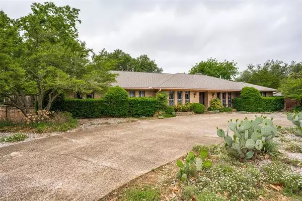 3882 Regent Drive, Dallas, TX 75229