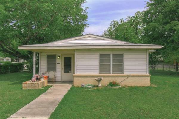 5852 Carb Drive, Westworth Village, TX 76114