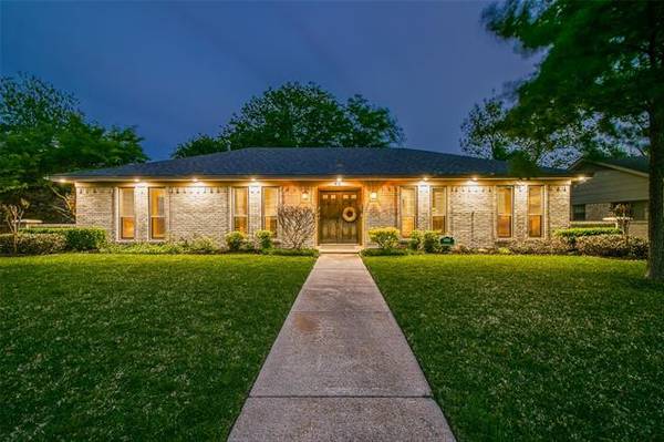 915 Vinecrest Lane, Richardson, TX 75080