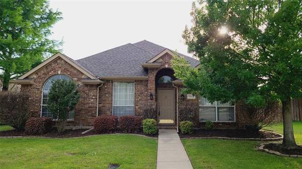 1112 Courtney Lane, Lewisville, TX 75077